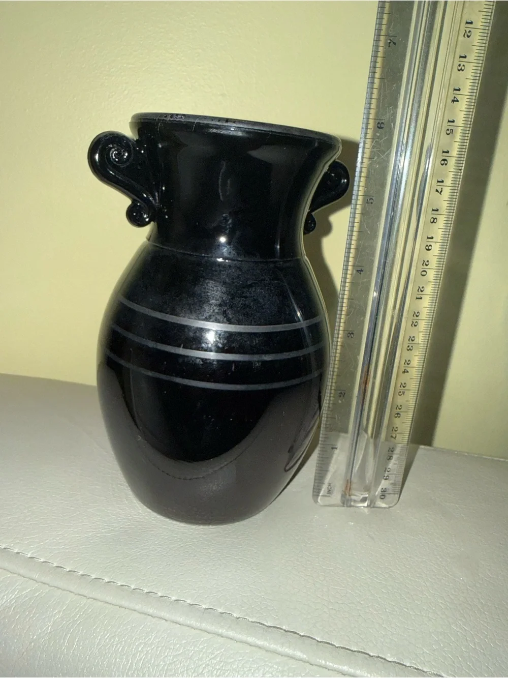 Glossy Black amethyst Decorative Vase